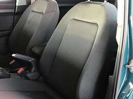 クオリティの高いシートを採用するのは、Audiのクルマづくりの哲学のひとつです。特に座り心地が重要です。体の大きなドイツ人が座っても頑丈な耐久性があります。。しかも肌触りも良く高級家具のようです。