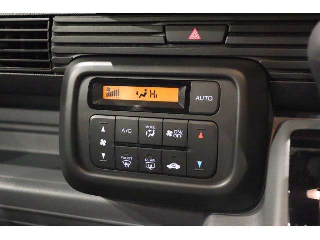 オートエアコン装備ですので、とっても快適！