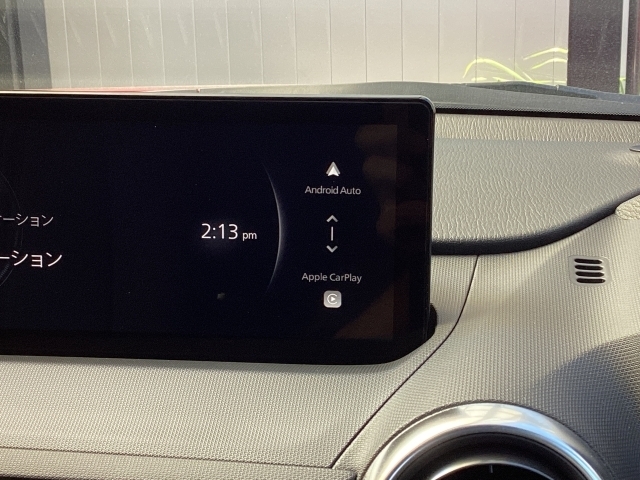 Android autoとApple CarPlay装備！お手持ちのスマホと接続すると、スマホ内のマップや音楽等のアプリを使用することが出来て便利♪