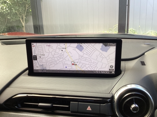 フルセグTVにナビSD付きです♪お好みに合わせてお車の各種設定を調整出来ます★USB接続端子やブルートゥース機能ももちろん搭載！手元のコマンダーで安全に操作出来ます。