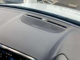 harmankardon製スピーカーを搭載。車内に備えられた14個のスピーカーが、大迫力の音響を演出します。