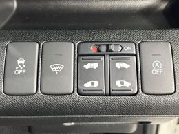 【両側パワースライドドア】スマートキーや運転席のスイッチで後席両側スライドドアの開閉が可能♪電動だから力を入れてドアを開ける必要が無く、小さなお子様でも簡単に開け閉めでき快適です♪