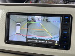 【パノラマモニター】クルマを真上から見下ろした視点で駐車をサポートします！死角からの障害物にいち早く気が付くことができます。