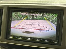 【バックカメラ】駐車時に後方がリアルタイム映像で確認できます。大型商業施設や立体駐車場での駐車時や、夜間のバック時に大活躍！運転スキルに関わらず、今や必須となった装備のひとつです！