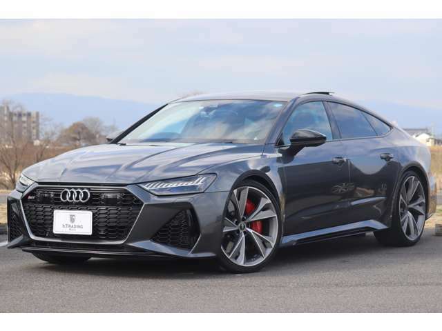 1オーナー車となるRS7スポーツバックが入庫しました！外装色はデイトナグレー。目立つ傷のない綺麗な塗装状態です。