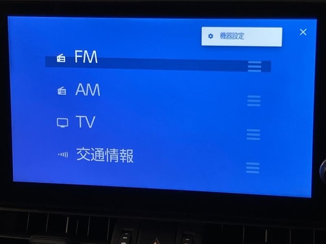 いまや必須装備「ナビゲーション」搭載！知らない場所にスイスイッとドライブ。もう、これなしではハンドルを握れませんね！でも運転中の操作は危険ですのでご注意ですね☆