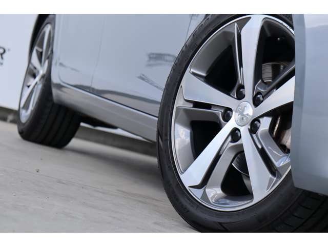 レーンキープアシスト・クルーズコントロール・衝突軽減ブレーキ・ドラレコ・360度カメラ・ミラーリンク・Bluetooth・CD・USB・スマートキー・オートライト・ETC・R17AW・ルーフレール