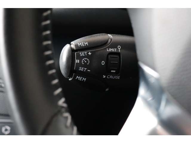レーンキープアシスト・クルーズコントロール・衝突軽減ブレーキ・ドラレコ・360度カメラ・ミラーリンク・Bluetooth・CD・USB・スマートキー・オートライト・ETC・R17AW・ルーフレール