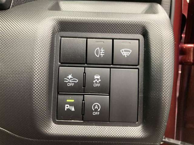 安全運転を支援する装置を搭載し、ドライバーの安全をサポートします。