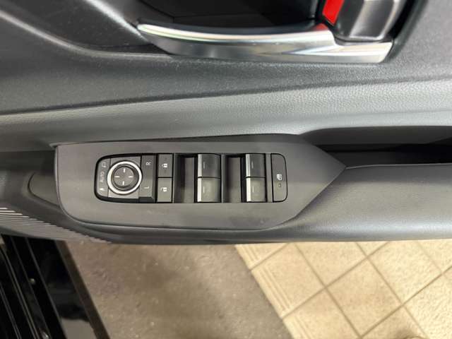 自家用自動車のみならず事業用の商用車も取り扱っておりますので何なりとお申し付け下さい！