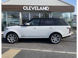 人気のフジホワイトです。屋根がガラスルーフは人気のオプションです。