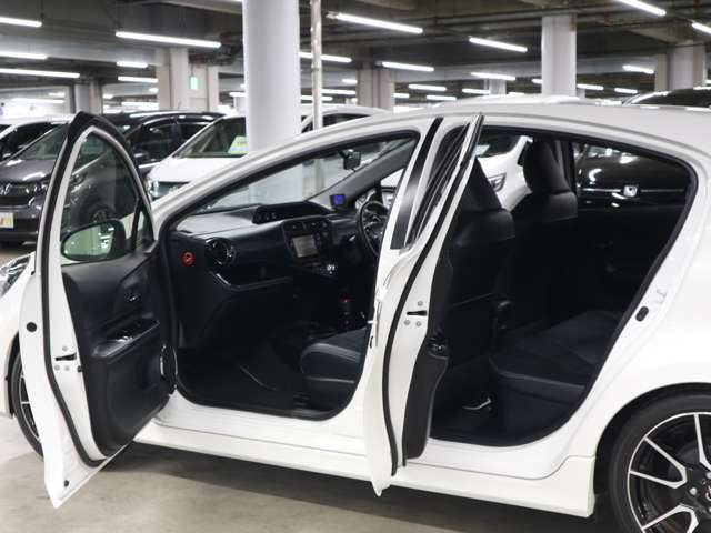 ご納車前のボディガラスコーティングも専門の業者が常駐しておりクオリティの高いコーティングを低価格にてご提供しております♪