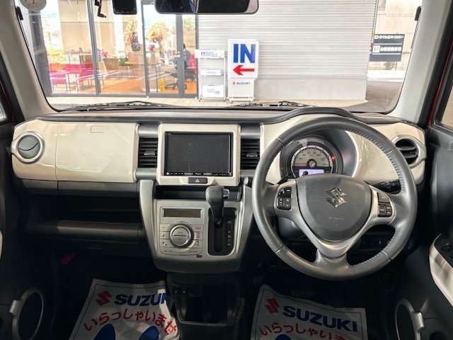 シンプルなインパネ回りは運転のしやすさに繋がります。