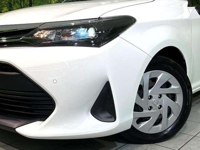 【LEDヘッドライト】悪天候や夜間走行時も良好な視界を確保し安心して運転できる高輝度LEDヘッドライトを装備！点灯速度が早く、消費電力も抑えられています。