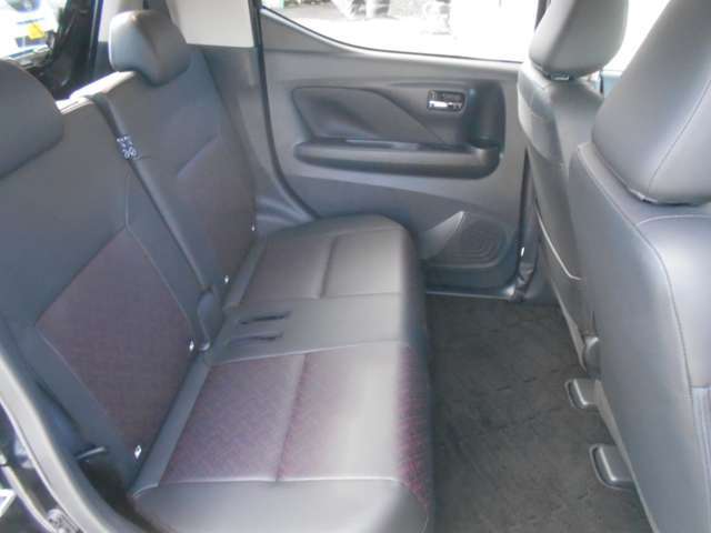 足元広々です。これなら後ろに乗車している方も、疲れませんね。