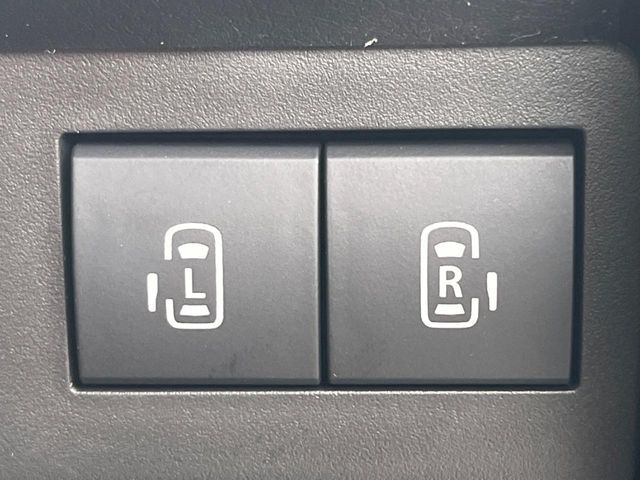 【両側パワースライドドア】スマートキーや運転席のスイッチで後席両側スライドドアの開閉が可能♪電動だから力を入れてドアを開ける必要が無く、小さなお子様でも簡単に開け閉めでき快適です♪