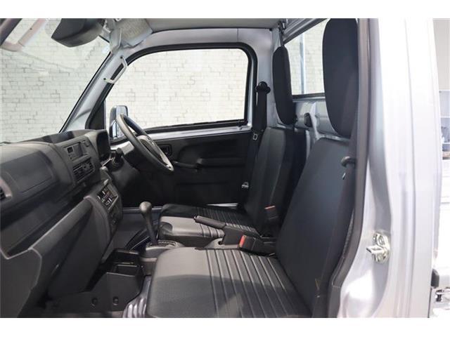 体格に合わせてシートの位置をきめ細かく調節できるので、いつでも最適な運転姿勢をキープ。操作も軽く、ラクラクです