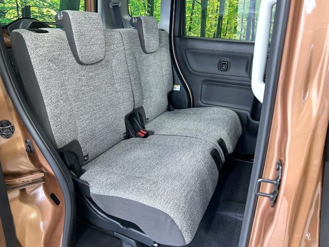 高品質なオリジナルフロアマットもオプションにてご用意しております。お好きなデザインやカラーをお車に合わせて選んでいただくことができます♪