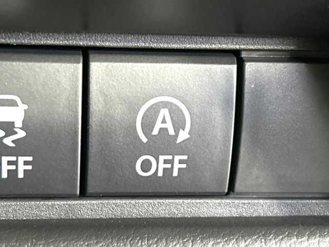 【アイドリングストップ】赤信号や渋滞で停車した際にエンジンを停止し、無駄な燃料の消費を抑えます。燃費向上や環境保護につなげる機能♪エンジンはブレーキを離せば再始動します。