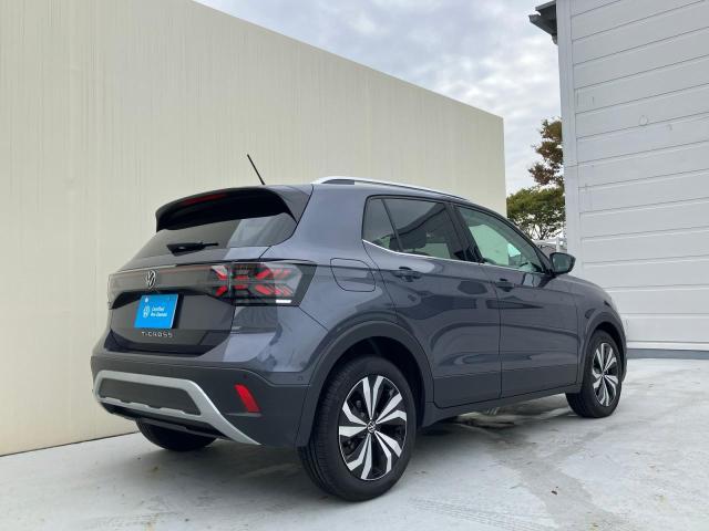 腰の位置にある後部座席は乗り降りがしやすく、全世代の方にやさしい設計となっております