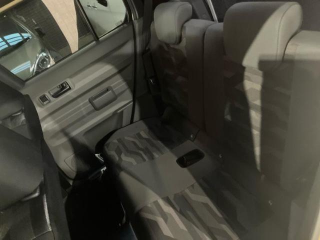 WECARSでは各商談席に大型モニターをご用意しております！見やすい大画面でゆったりと全国の在庫をご覧いただけます！是非ご来店お待ちしております！