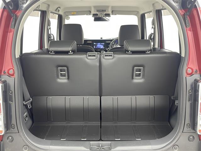 【トランク】積み込みやすくて、たっぷり積める荷室です。シートアレンジできるものは、乗車人数と荷物の量や大きさによってシートを動かすことができるので、より快適なドライブが可能です！