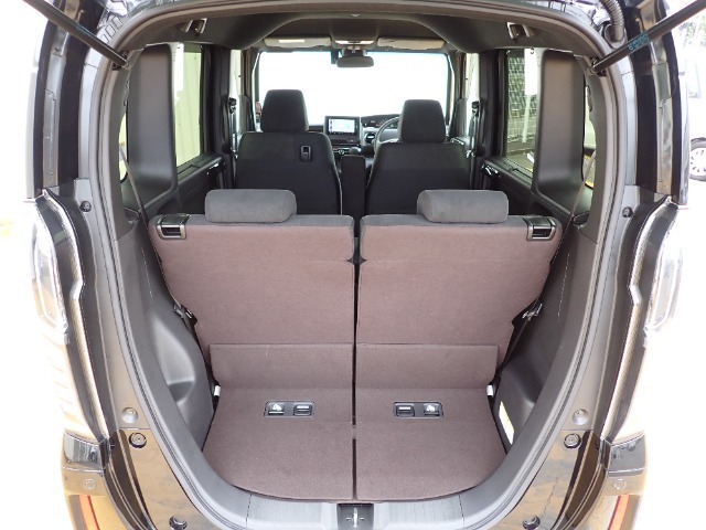 ◆定員乗車時のカーゴルームです。普段のお買い物の荷物やたくさんの収納が可能です。