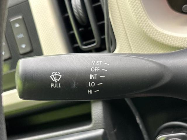 WECARSの展示場では実際に見て、触ってお車をお選びいただけます！知識の豊富な営業スタッフが様々なカーライフをご提案いたします！