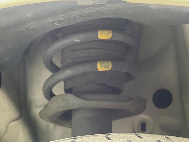 お車を安心してお乗りいただく為には、足回りの定期点検が欠かせません。サービスサポート（有償保証）では無料点検もご提供しており、安心のカーライフをお過ごしいただけるサポート体制が整っています。
