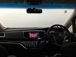 広びろとした視界が運転にゆとりを広げます。