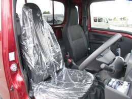 運転席・助手席はリクライニング機構付！