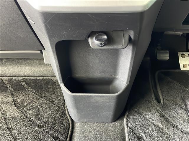 【フロアマット】ニオイが気になる方は消臭効果のある内装クリーニングオプションがおすすめです！またオプションパーツのご用意もありますので、自分だけのオリジナルの車内空間をお創りいただけます！