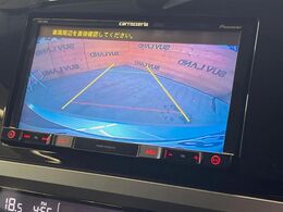 【バックカメラ】駐車時に後方がリアルタイム映像で確認できます。大型商業施設や立体駐車場での駐車時や、夜間のバック時に大活躍！運転スキルに関わらず、今や必須となった装備のひとつです！