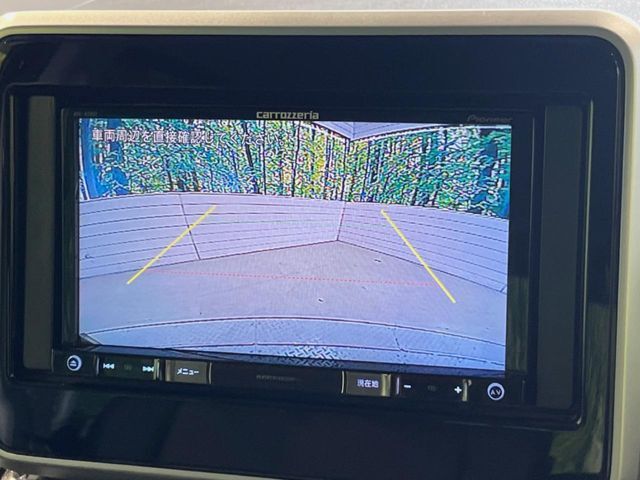 【バックカメラ】駐車時に後方がリアルタイム映像で確認できます。大型商業施設や立体駐車場での駐車時や、夜間のバック時に大活躍！運転スキルに関わらず、今や必須となった装備のひとつです！
