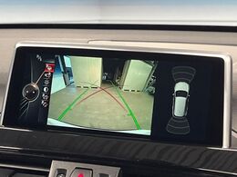 ●ガイドライン付きバックカメラ：不安な駐車もこれで安心！ガイドライン付きなので狭い箇所での駐車もラクラクです！