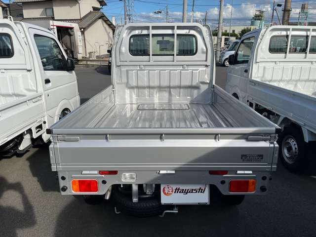 ☆お車についた傷やヘコミ、事故の修理もハヤシにお任せください。自社鈑金工場で修理ができますの安心です☆
