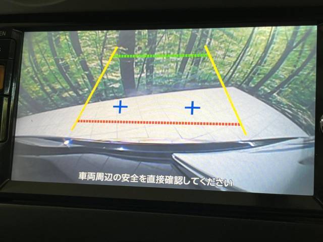 【バックカメラ】駐車時に後方がリアルタイム映像で確認できます。大型商業施設や立体駐車場での駐車時や、夜間のバック時に大活躍！運転スキルに関わらず、今や必須となった装備のひとつです！