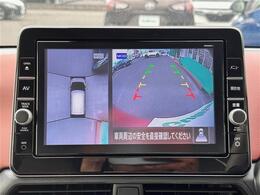 【アラウンドビューモニター】まるでクルマを真上から見下ろしたかのような視点で駐車をサポートします！クルマの斜め後ろや真横など、前後左右の4つのカメラの映像が合成されて、モニターに映し出されます。