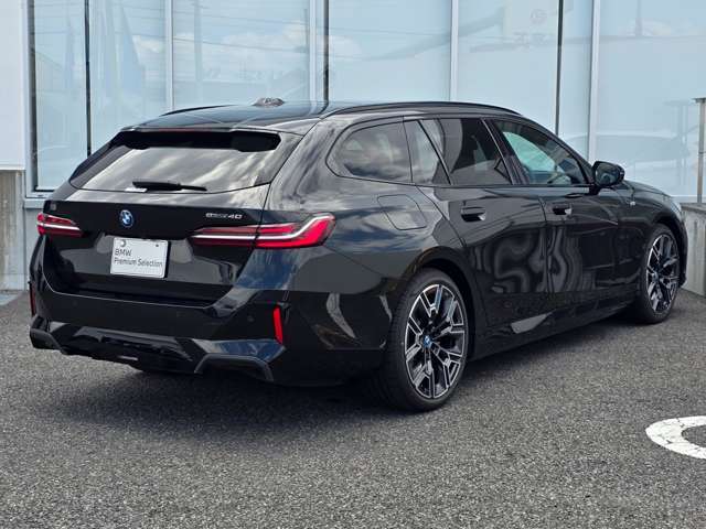 この度は弊社認定中古車をご覧いただき誠にありがとうございます。弊社はBMW 正規ディーラーですので遠方のお客様も安心してご購入下さい。ご不明な点がございましたらお気軽にお申し付けください。