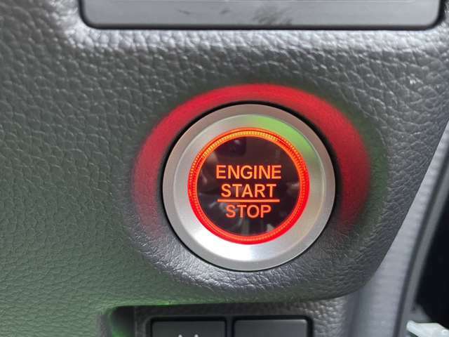 スマートキーで開閉もラクチン♪エンジンもボタン一つでかけられます！！