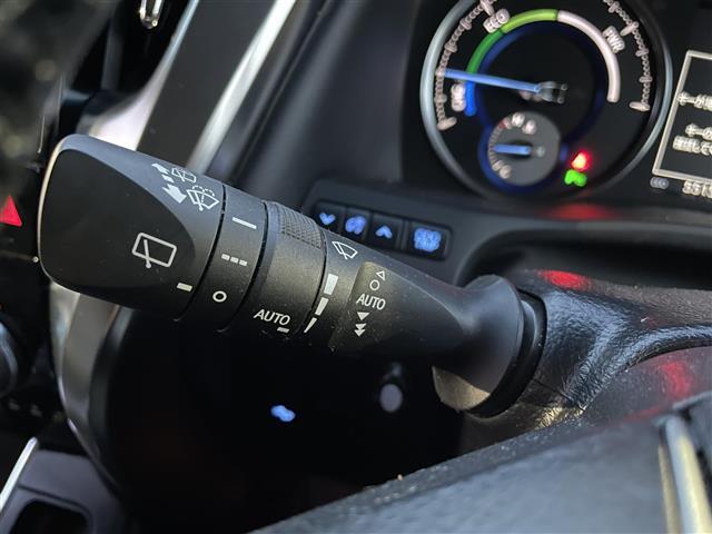 気になる車はすぐにお問い合わせください！画面右側の0066から始まる無料ダイヤルからお問い合わせ下さい！専門スタッフがお車のご質問にお答えいたします！