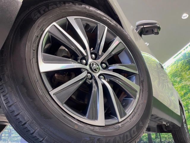 【純正アルミホイール】外観にマッチした純正アルミホイールを装着しております。各種社外アルミホイールや、スタッドレスタイヤも取扱いしております。是非ご相談ください♪