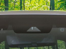 【トヨタセーフティセンス】走行中に前方の車両等を認識し、衝突しそうな時は警報とブレーキで衝突回避と被害軽減をアシスト。より安全にドライブをお楽しみいただけます。