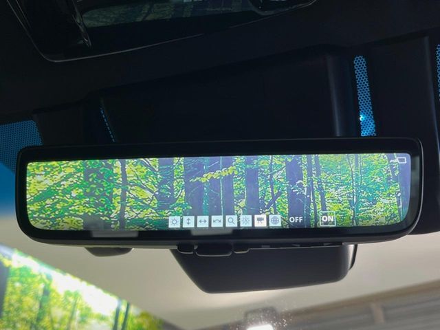 【デジタルインナーミラー】後席の大きな荷物や同乗者で後方が確認しづらい時でも安心！カメラが撮影した車両後方の映像をルームミラー内に表示。クリアな視界で状況の確認が可能です！