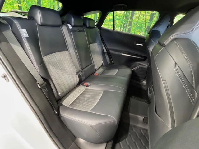 後部座席も気になるようなキズ・汚れやへたり等、大きなダメージはなく、良好な状態です。