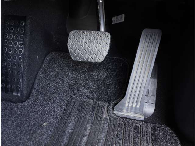 オルガン式ペダルを採用しており、長時間の運転でも疲れません。