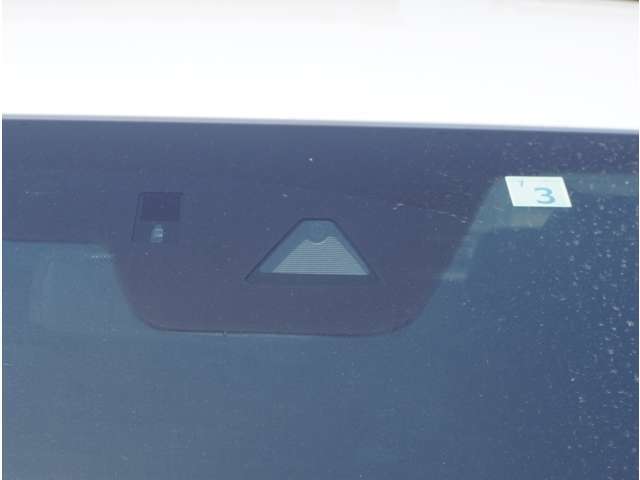 衝突軽減ブレーキ搭載で安心して運転していただけます。