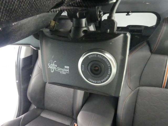 【ドラレコ】安心装備ドライブレコーダー装備しています、自車の走行状態を常に録画しています。