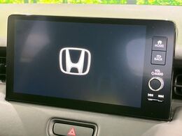 【メーカー純正9型ナビ】インテリアに溶け込むスタイリッシュな「専用設計」メーカーナビを装備♪視認性や操作性など基本性能にも優れ、より上質なカーライフをお楽しみいただけます。