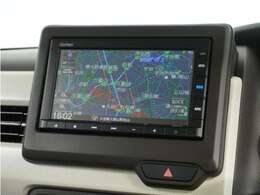 ◆バックカメラ◆リバースにするだけで映ります、後方の安全確認や、狭い駐車場での車庫入れ、雨の日や夜間など視界の悪い時に便利です！安全にバックする為には欠かせない装備です。